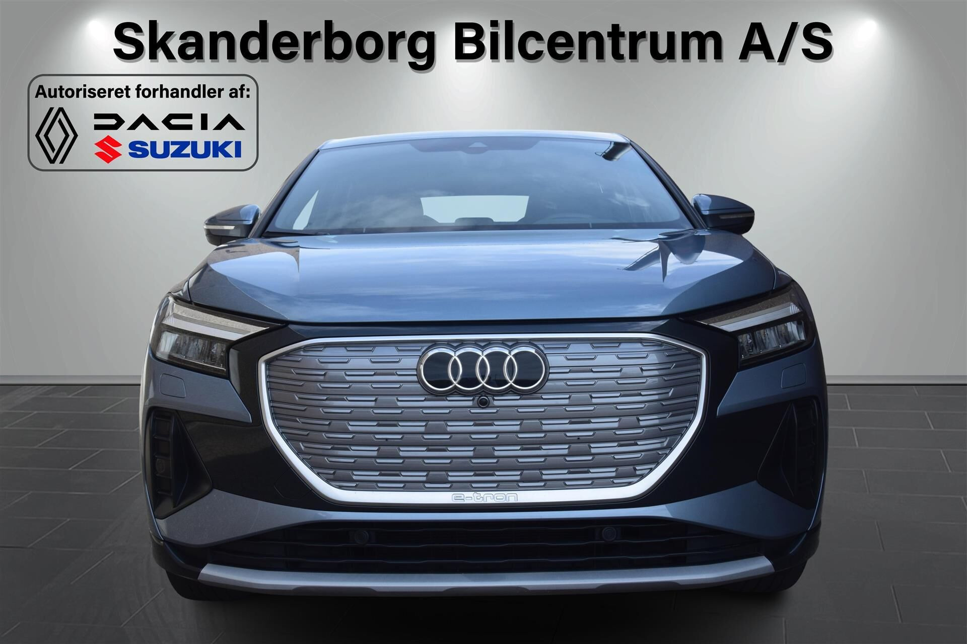 Grå Audi Q4 fra 2023
