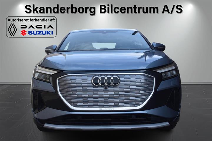 Grå Audi Q4 fra 2023