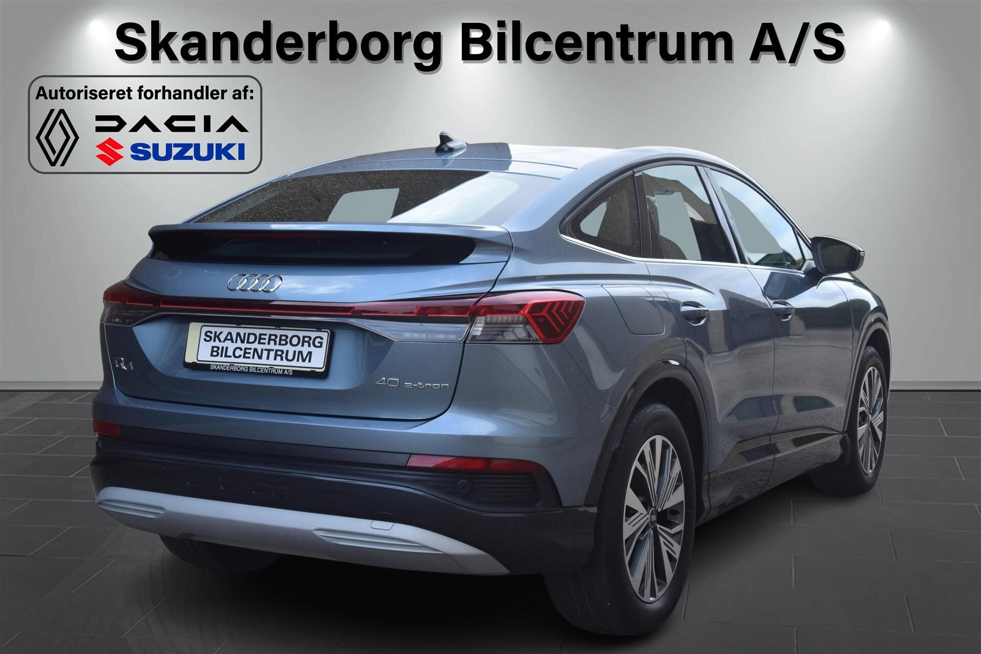 Grå Audi Q4 fra 2023