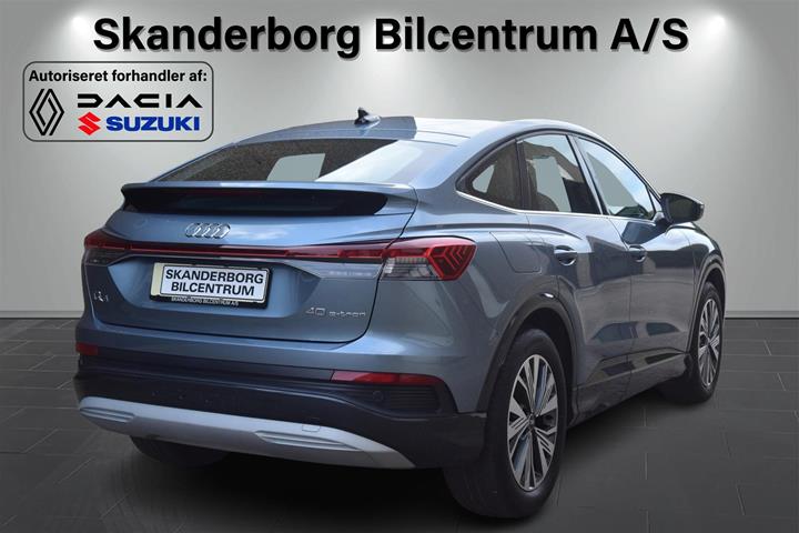 Grå Audi Q4 fra 2023