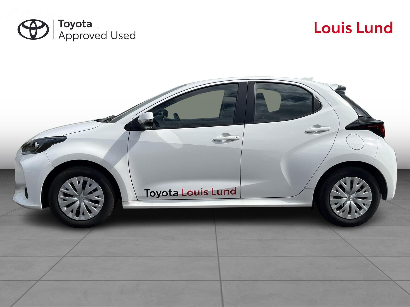 Hvid Toyota Yaris fra 2024