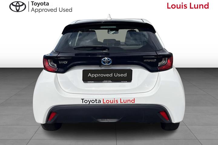 Hvid Toyota Yaris fra 2024