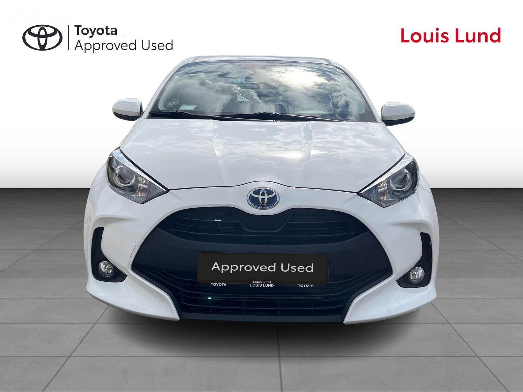 Hvid Toyota Yaris fra 2024