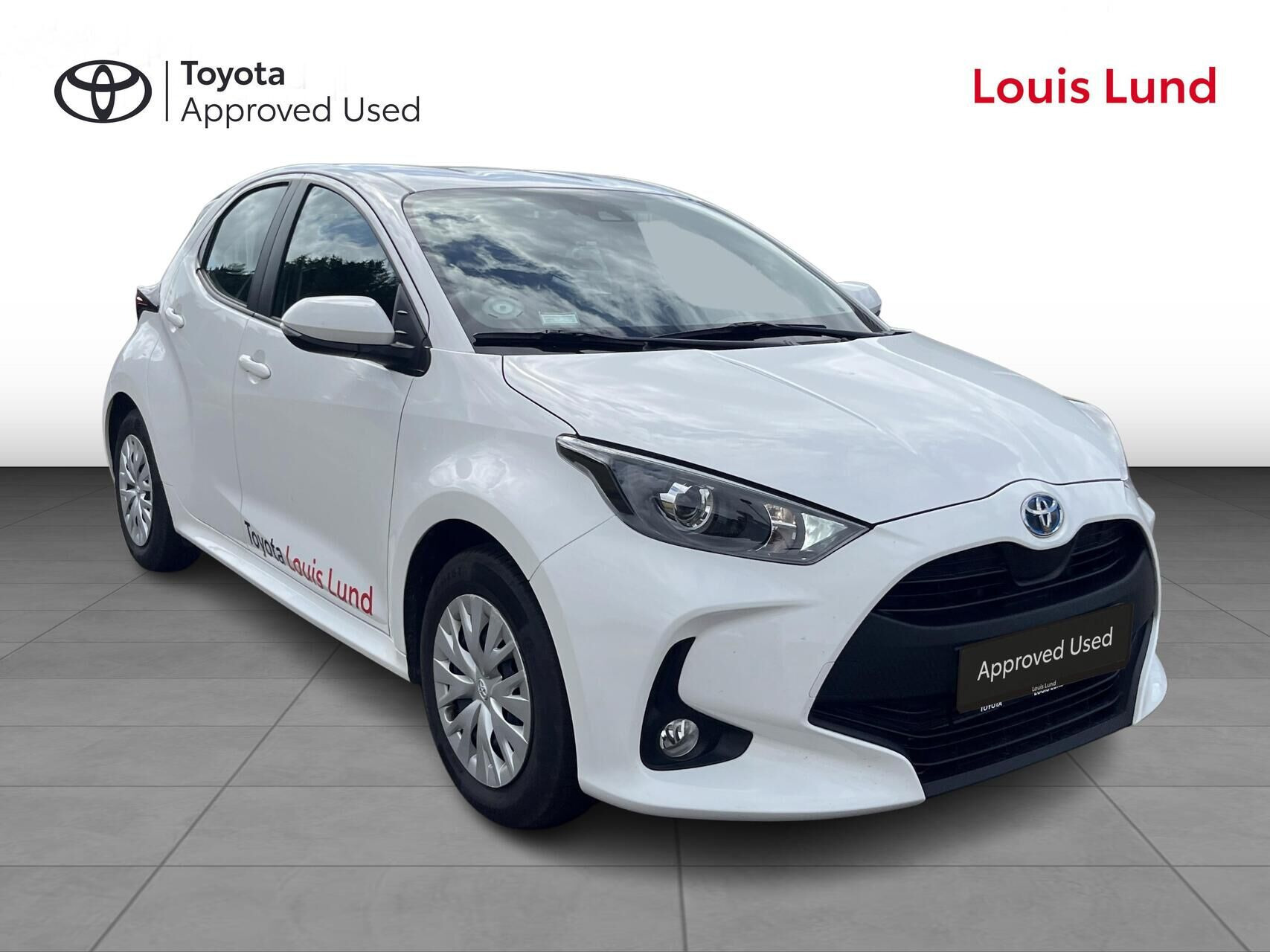 Hvid Toyota Yaris fra 2024