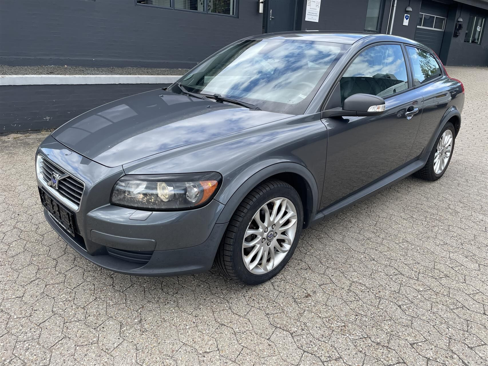 Grå Volvo C30 fra 2008