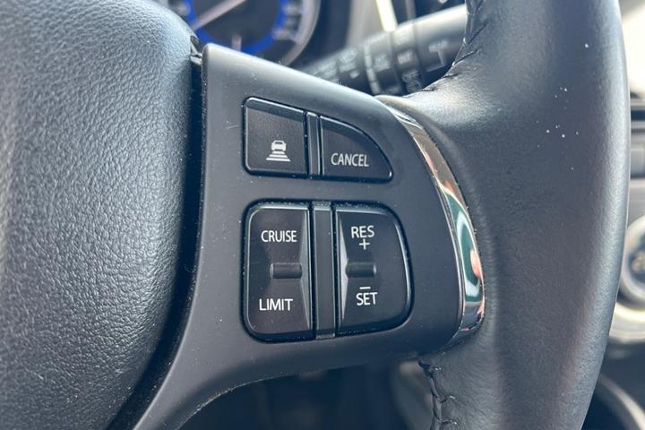 Grå Suzuki Baleno fra 2019