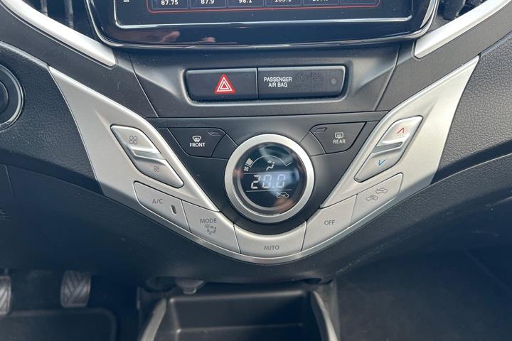 Grå Suzuki Baleno fra 2019