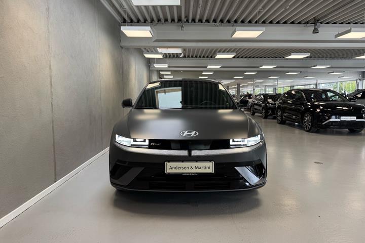 Grå Hyundai Ioniq 5 fra 2025