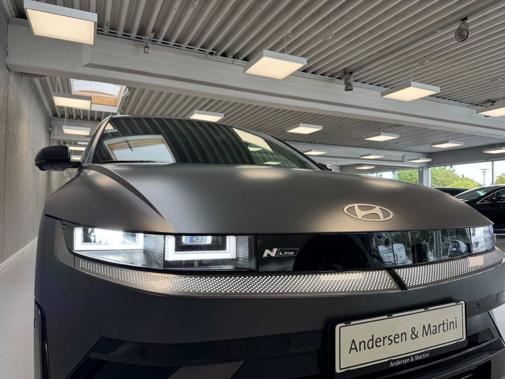 Grå Hyundai Ioniq 5 fra 2025