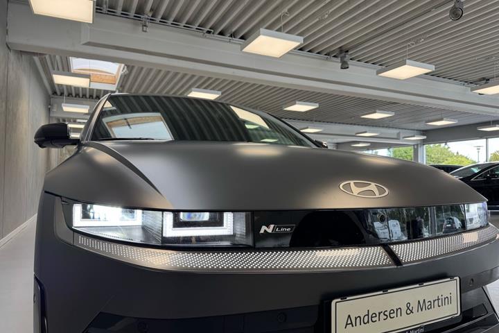 Grå Hyundai Ioniq 5 fra 2025