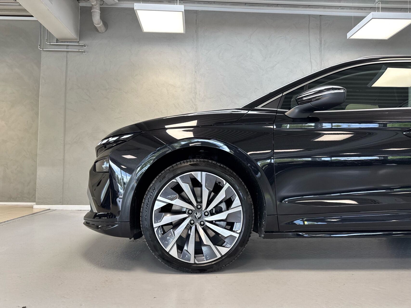 Sort Skoda Enyaq fra 2026