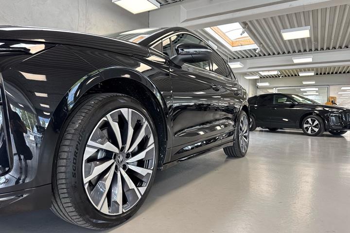 Sort Skoda Enyaq fra 2026