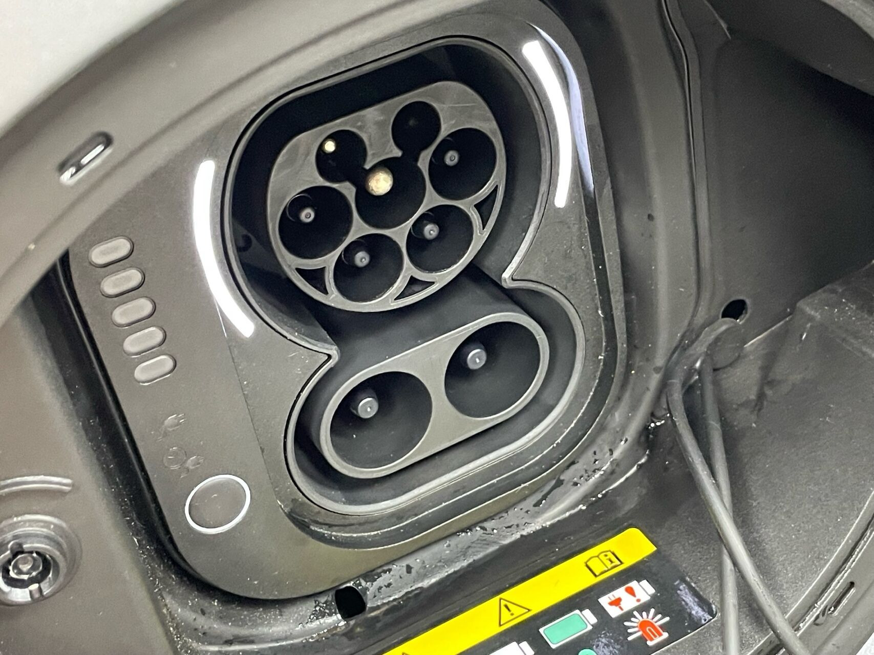 Grå Fiat 500e fra 2023
