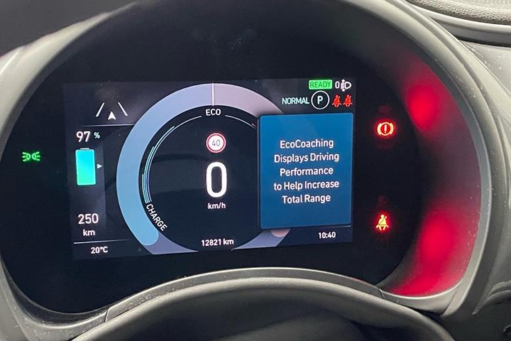 Grå Fiat 500e fra 2023