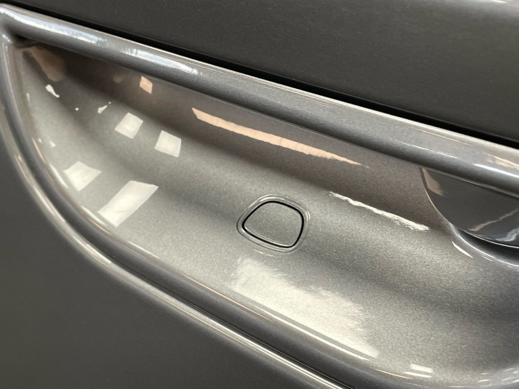 Grå Fiat 500e fra 2023