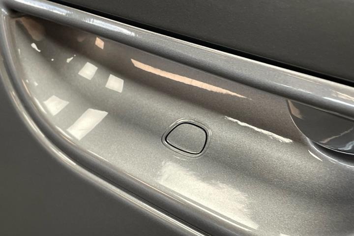 Grå Fiat 500e fra 2023