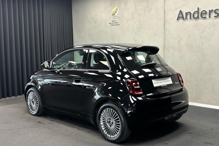 Sort Fiat 500e fra 2023