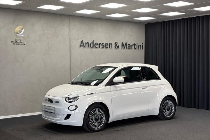Hvid Fiat 500e fra 2023