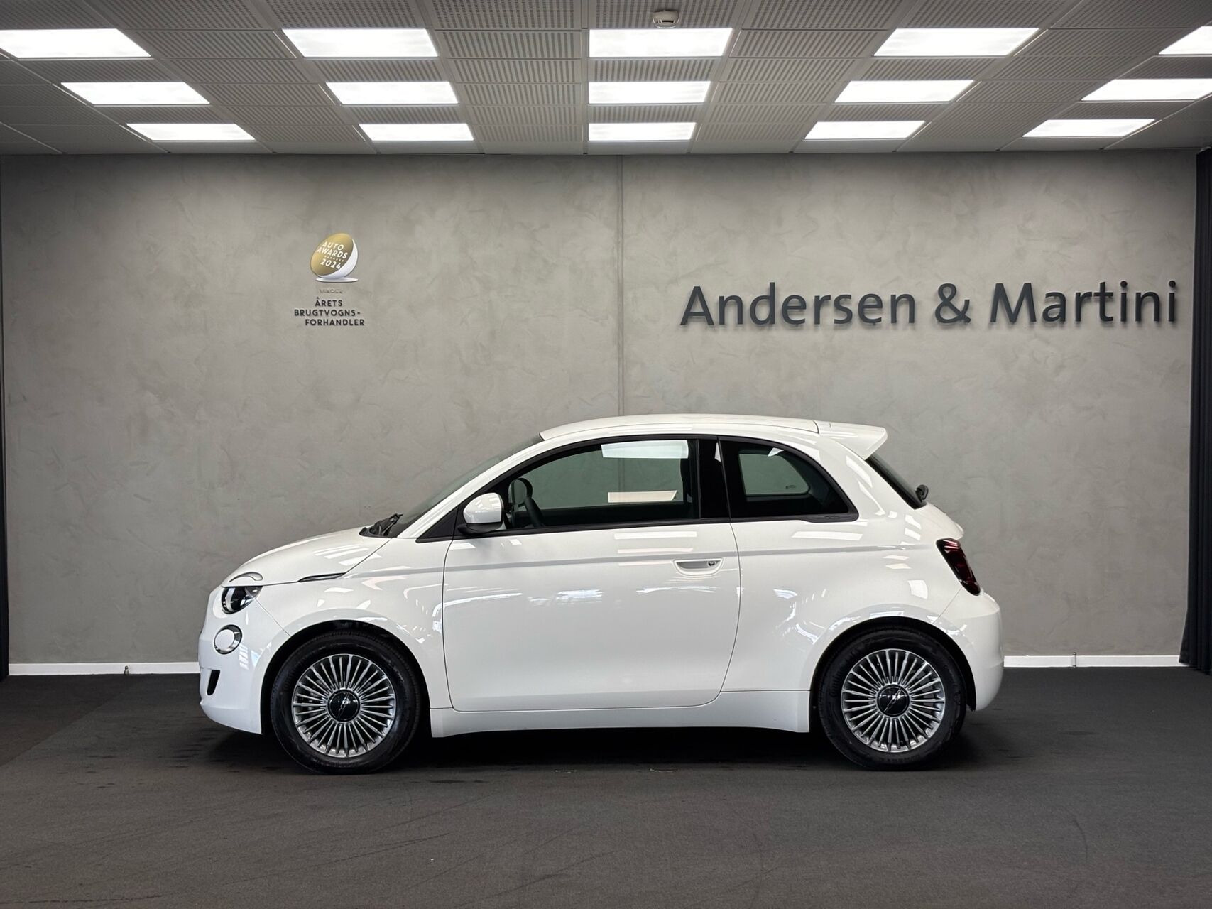 Hvid Fiat 500e fra 2023
