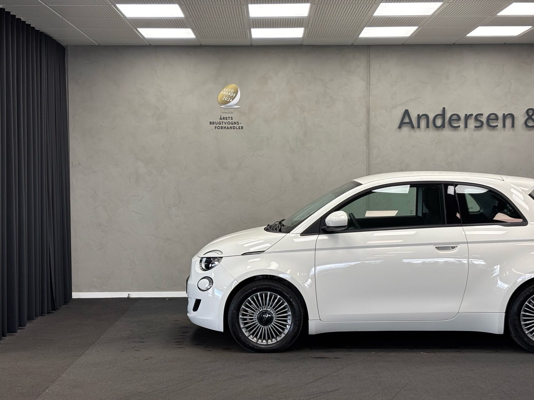 Hvid Fiat 500e fra 2023