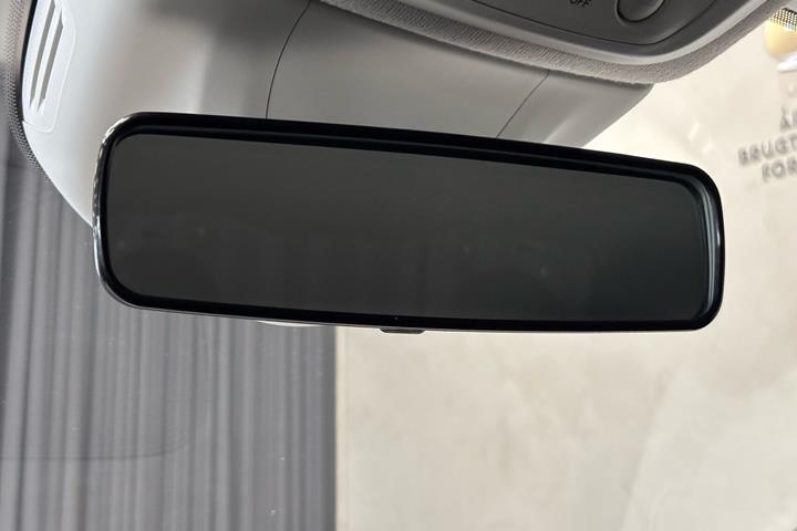 Hvid Fiat 500e fra 2023