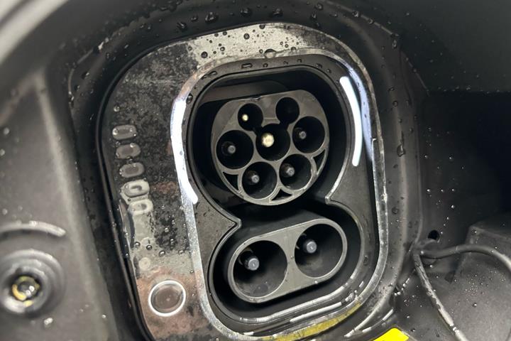 Hvid Fiat 500e fra 2023