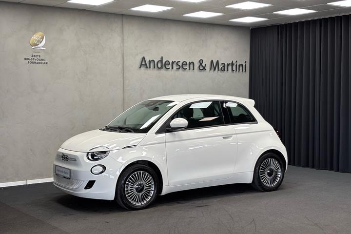 Hvid Fiat 500e fra 2023