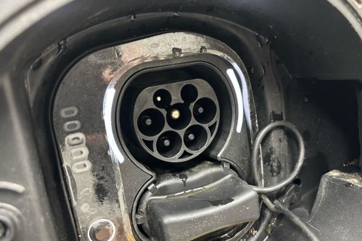 Hvid Fiat 500e fra 2023