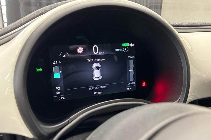 Hvid Fiat 500e fra 2023