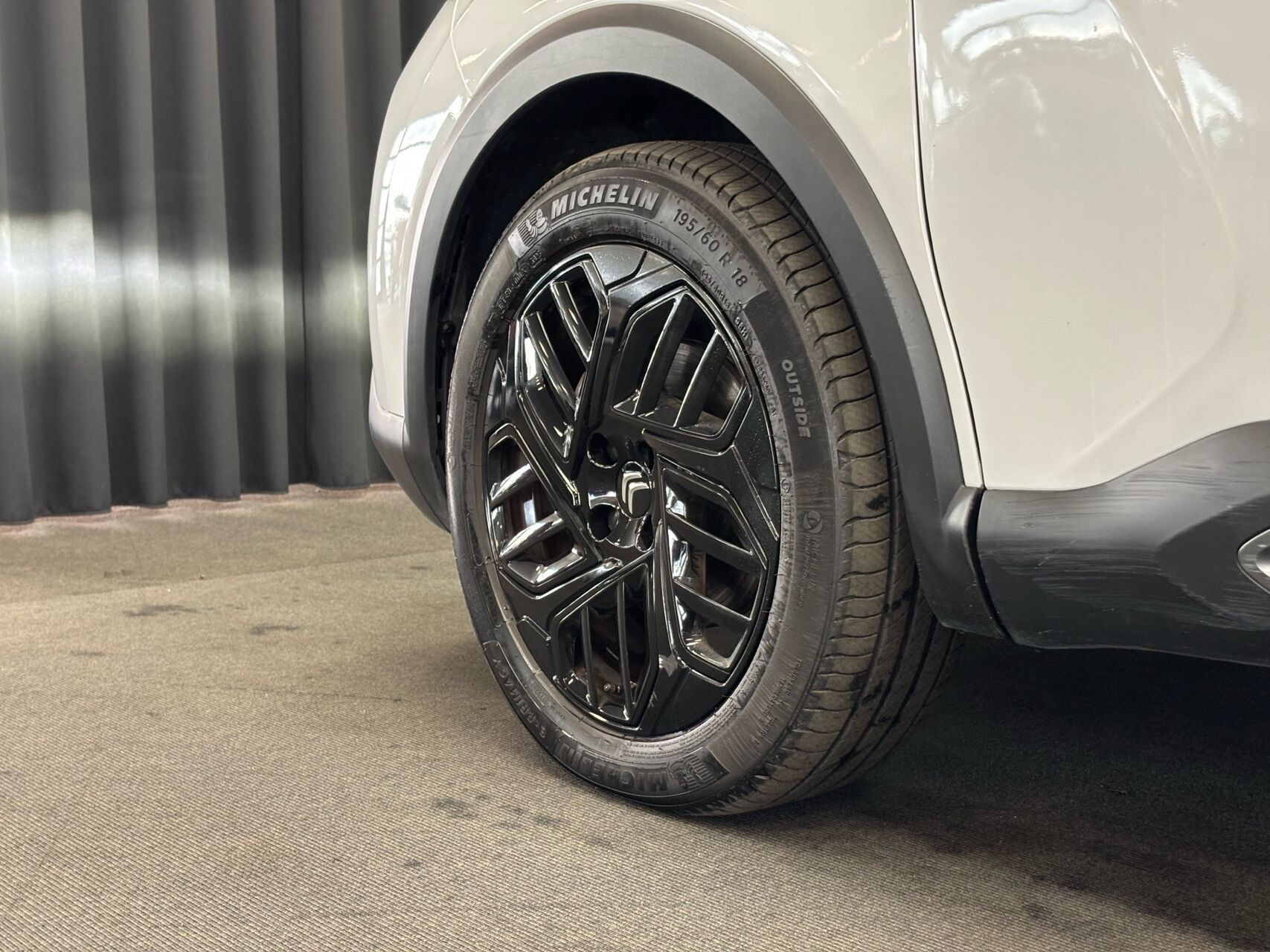 Hvid Citroën ë-C4 X fra 2024