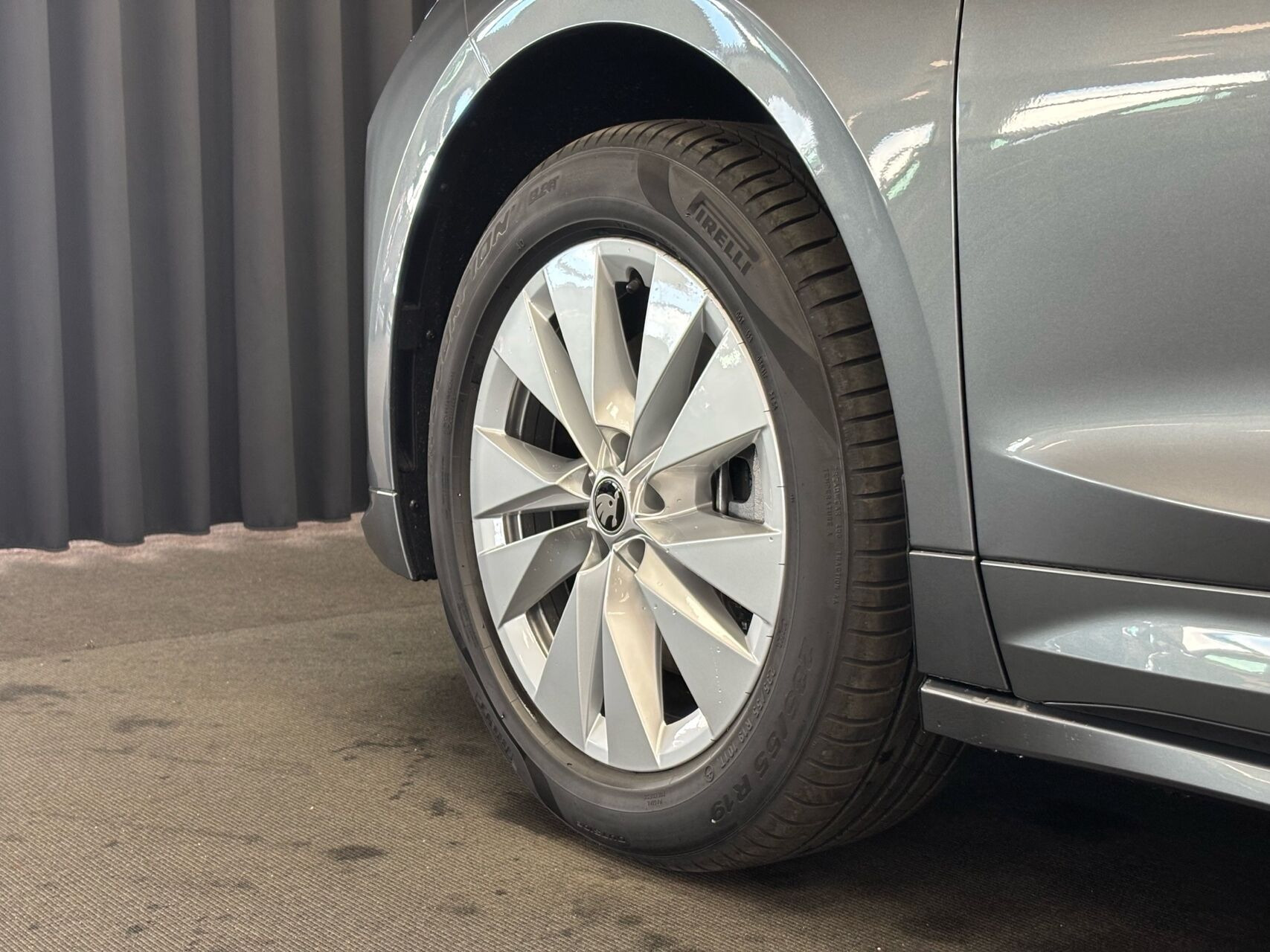 Grå Skoda Enyaq fra 2026