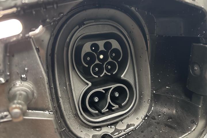 Grå Skoda Enyaq fra 2026