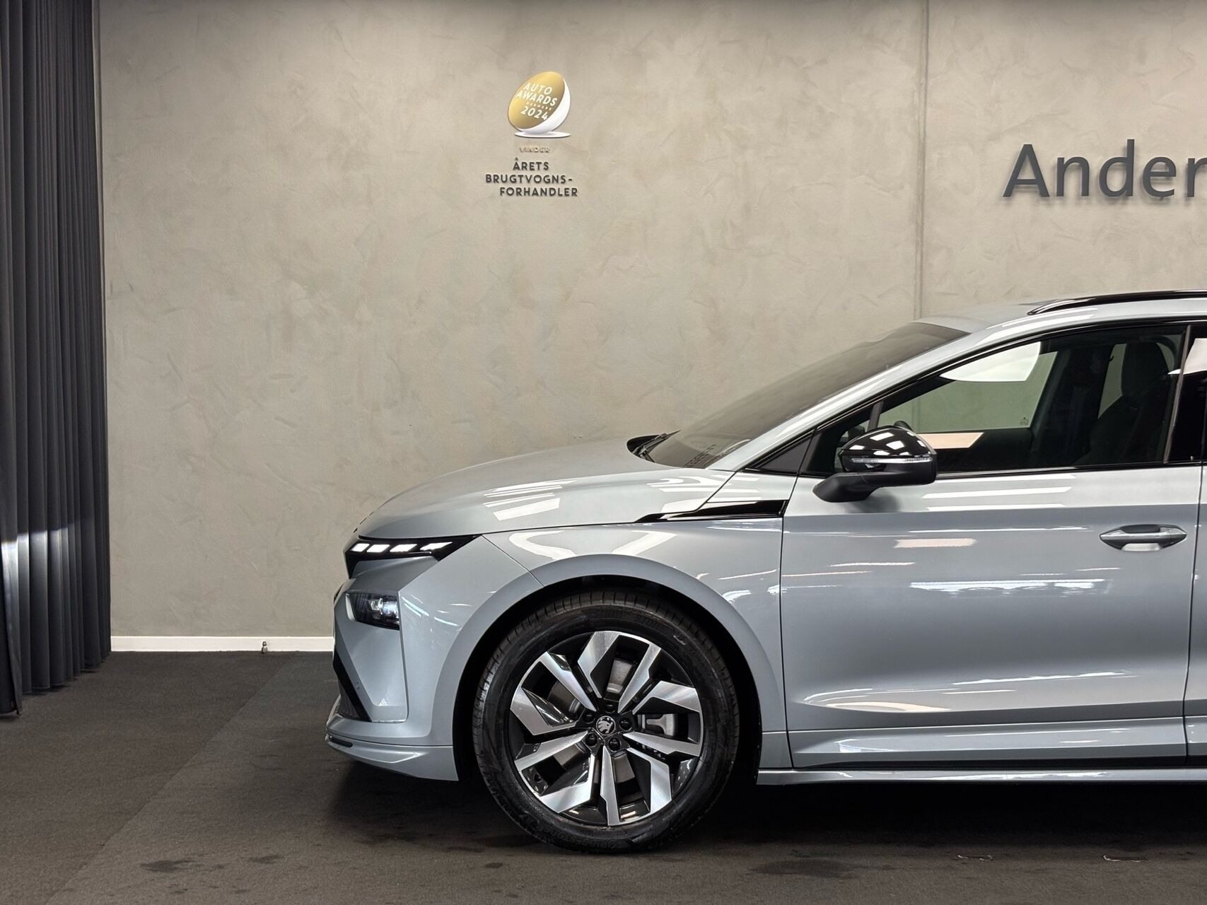 Grå Skoda Enyaq fra 2026