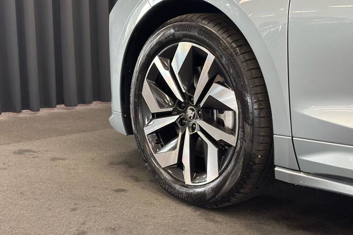 Grå Skoda Enyaq fra 2026