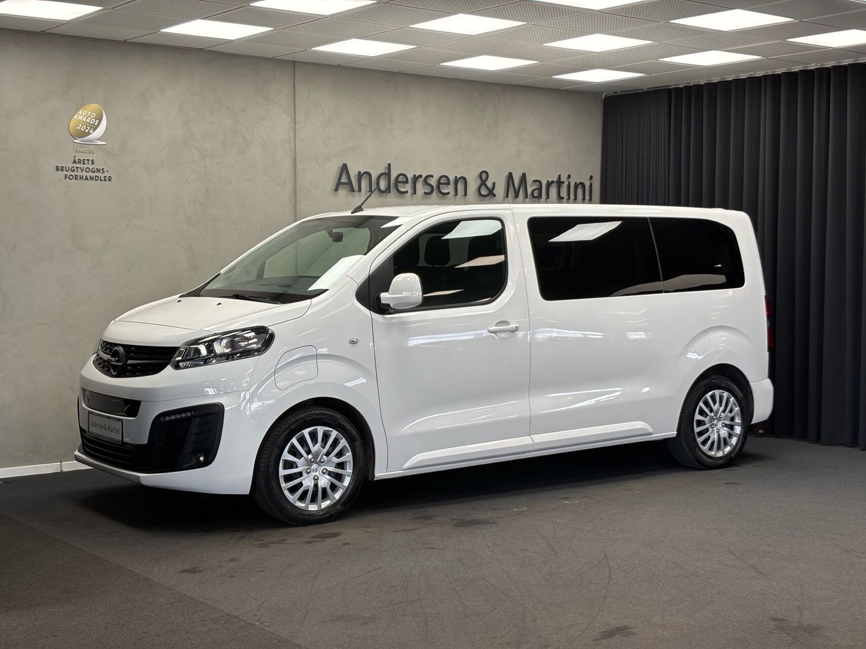 Hvid Opel Vivaro-e fra 2020