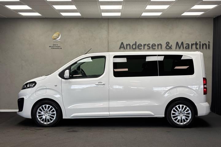 Hvid Opel Vivaro-e fra 2020