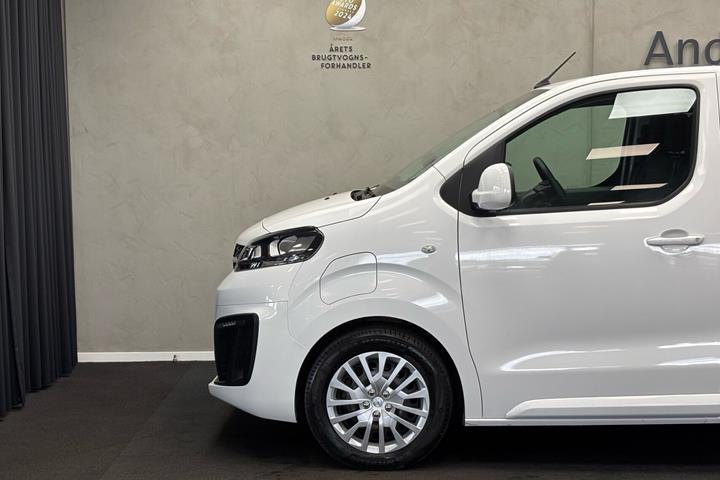 Hvid Opel Vivaro-e fra 2020