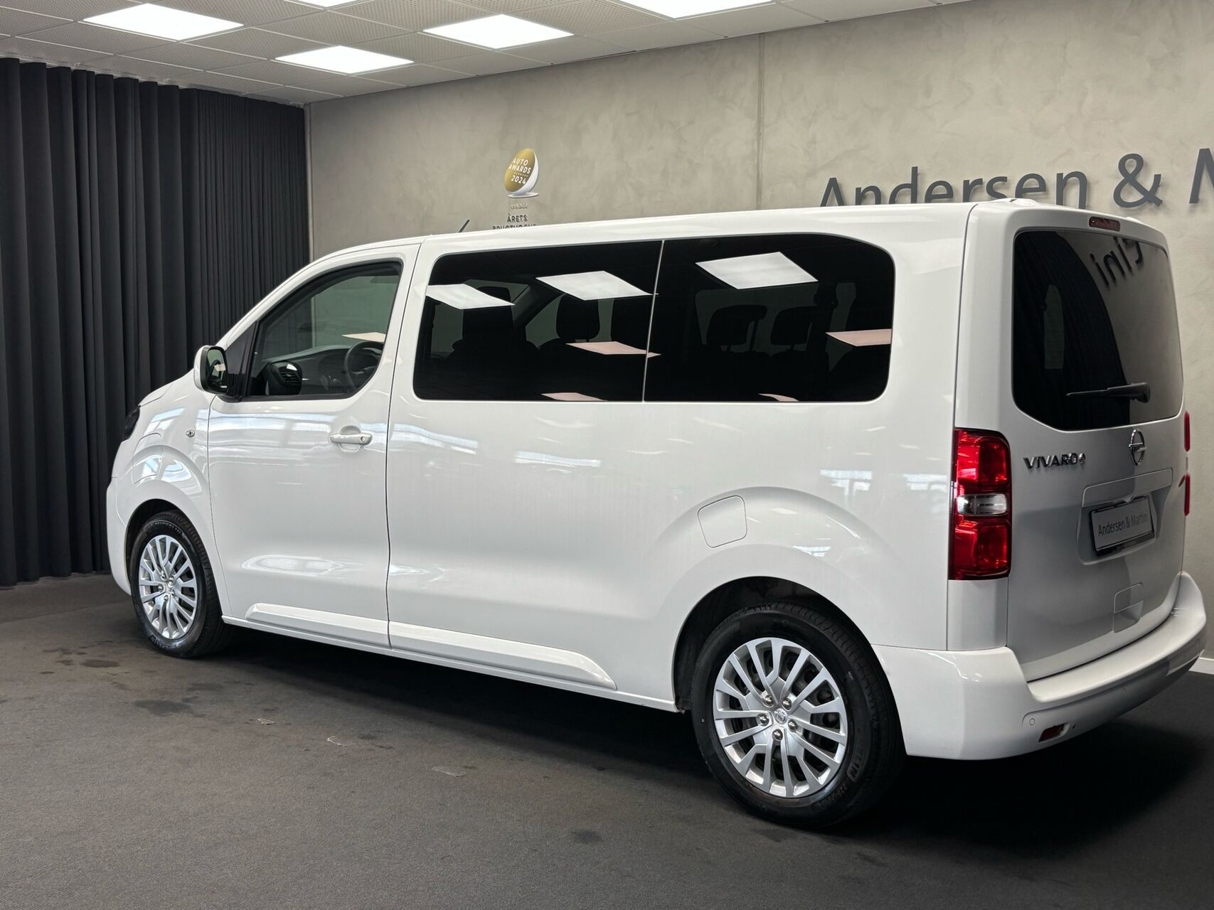 Hvid Opel Vivaro-e fra 2020