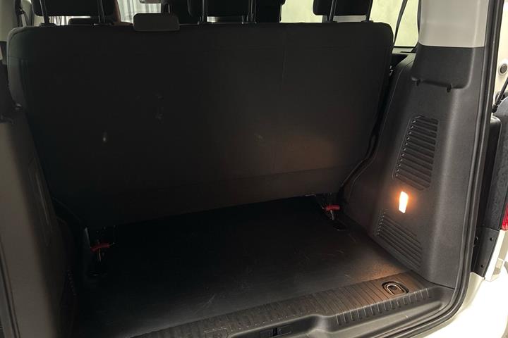 Hvid Opel Vivaro-e fra 2020