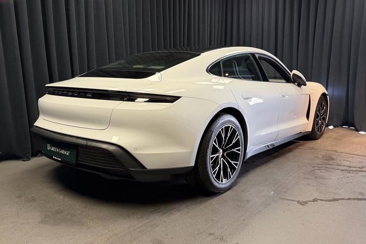 Hvid Porsche Taycan fra 2022
