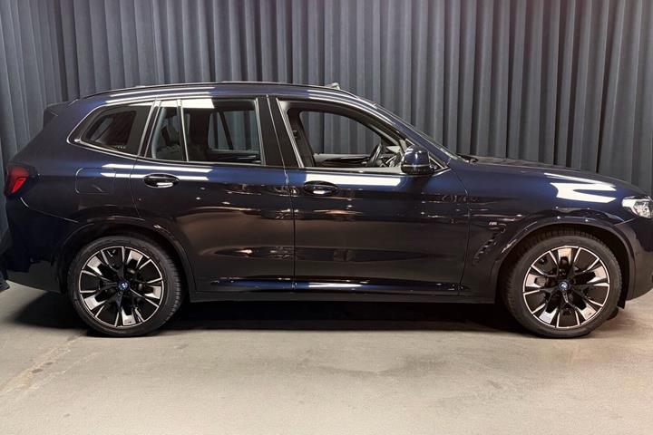 Sort BMW iX3 fra 2022