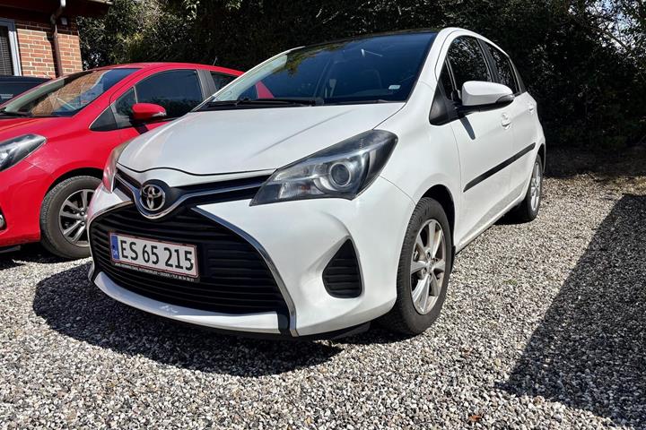 Hvid Toyota Yaris fra 2015