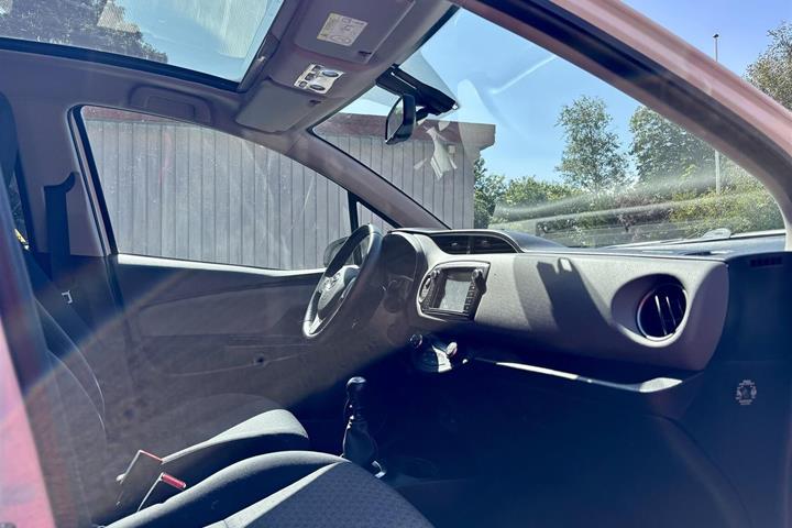Hvid Toyota Yaris fra 2015