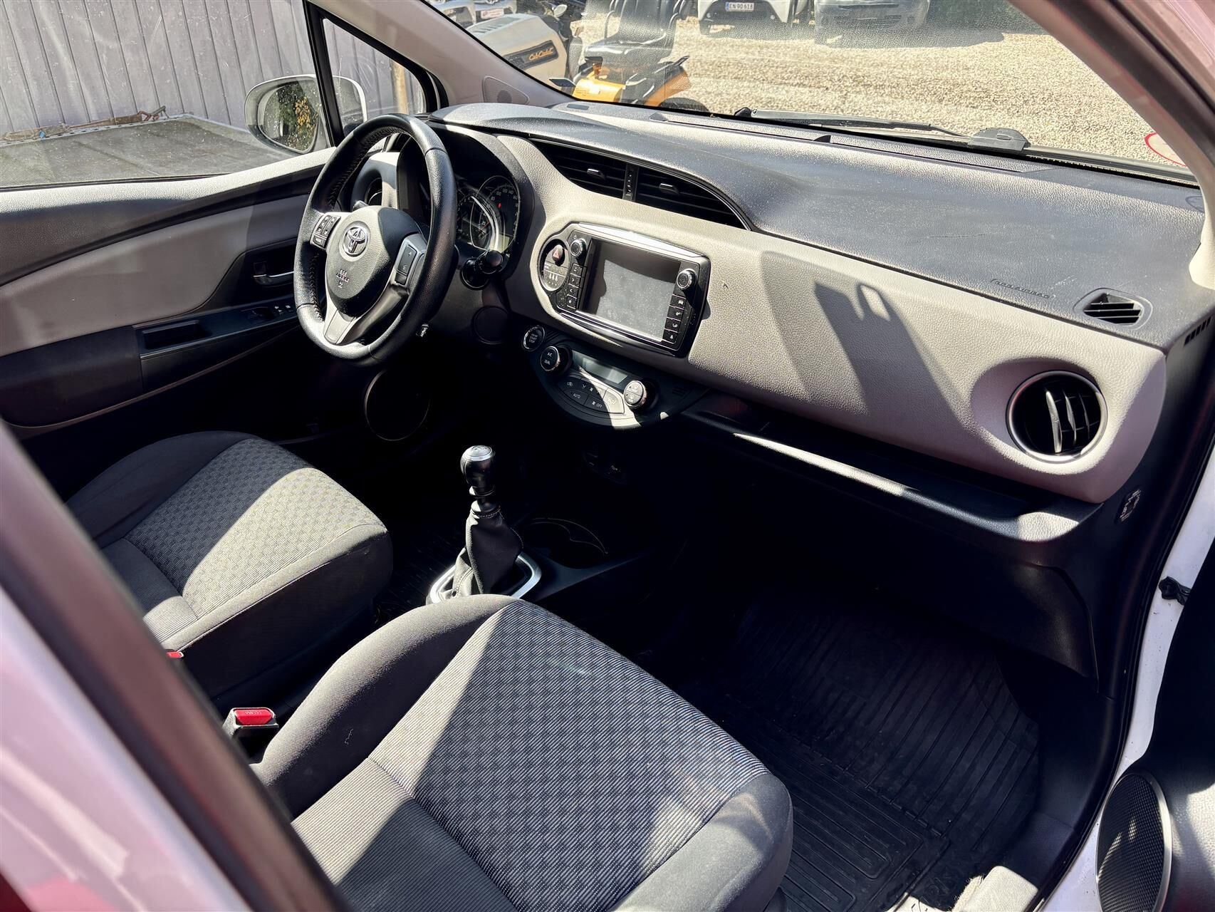 Hvid Toyota Yaris fra 2015