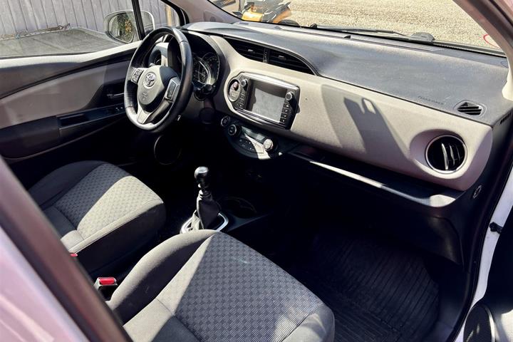 Hvid Toyota Yaris fra 2015