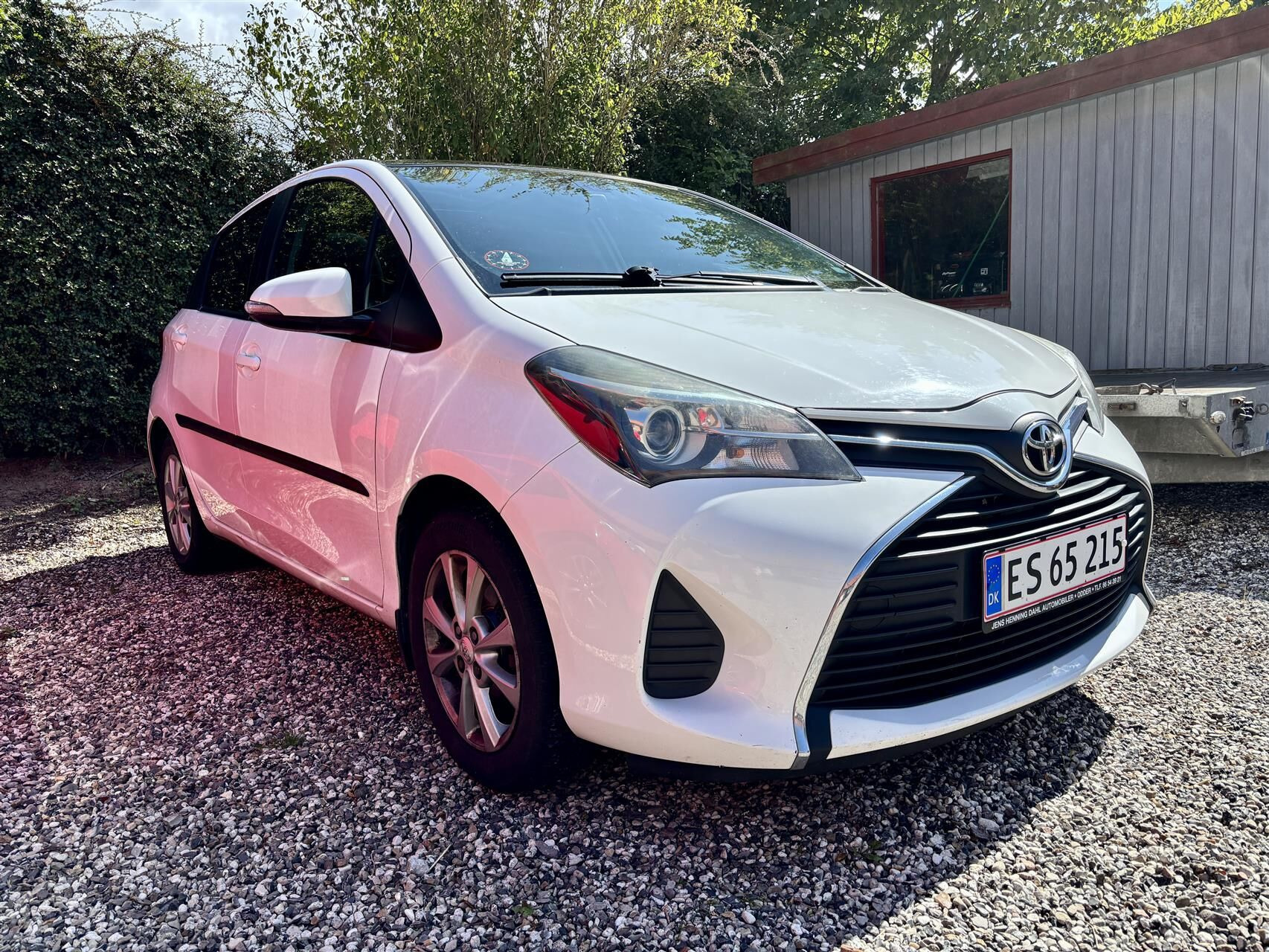 Hvid Toyota Yaris fra 2015