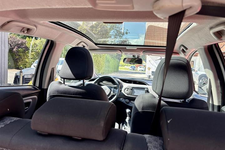 Hvid Toyota Yaris fra 2015