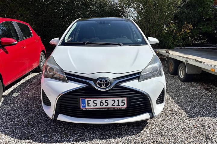 Hvid Toyota Yaris fra 2015