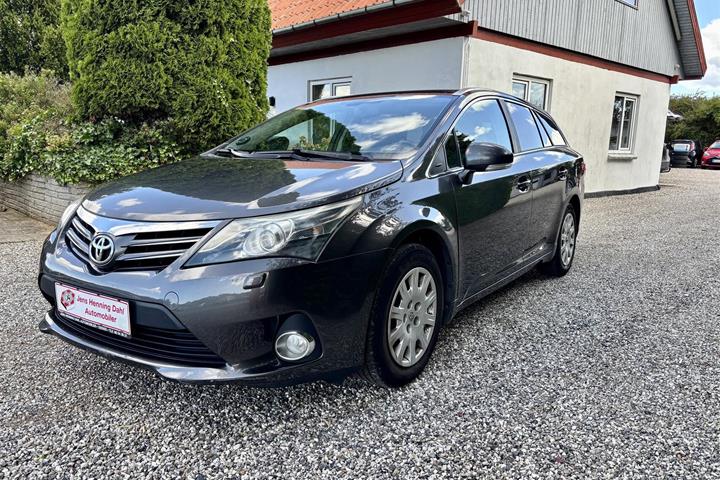 Sort Toyota Avensis fra 2012