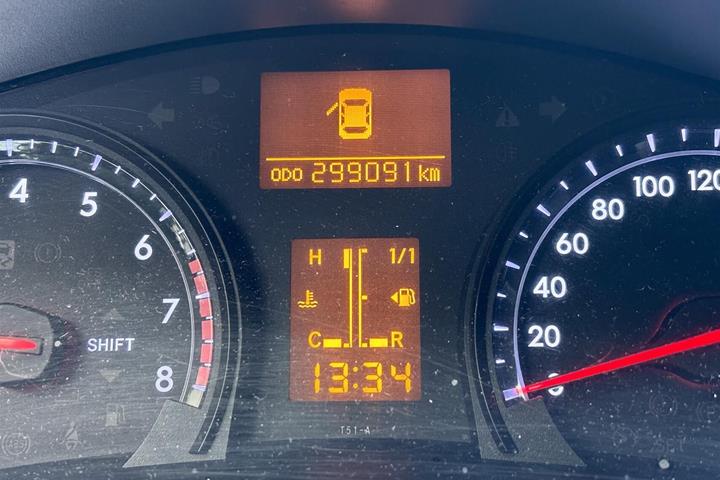 Sort Toyota Avensis fra 2012